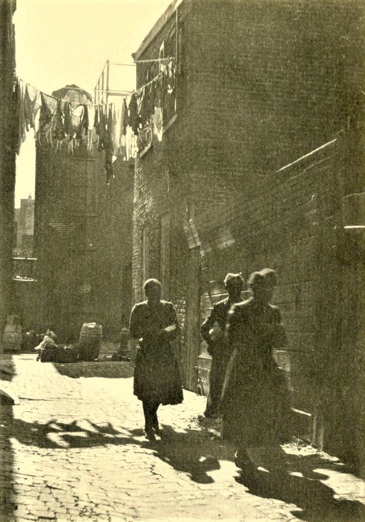 Three woman on Lombard street